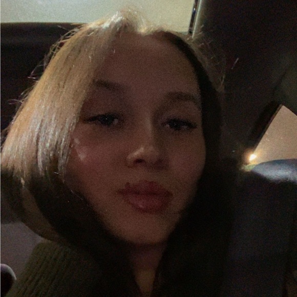 Meet your Posher, Angelique - Picture 1 of 1